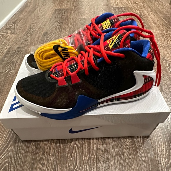 Nike Zoom Freak 1 x Coming To America Employee of the Month 2020 - Picture 2 of 8